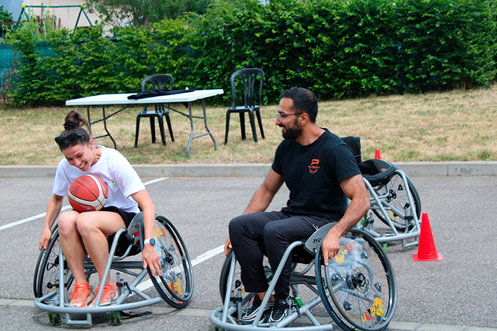 Activité de basket adaptée
