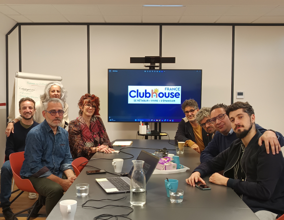 Les 7 stagiaires de la section Projet Professionnel Spécialisé au Club House de Bordeaux