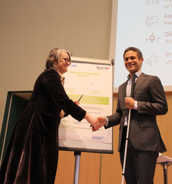 Signature de la convention de partenariat par Anne Moutel-Seiller et Gaël Rivière