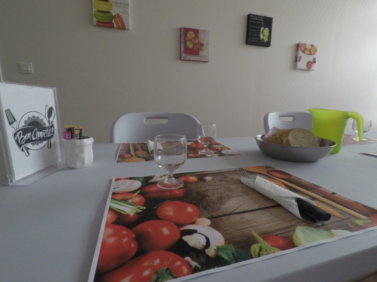 Salle invités repas en famille La Verderie