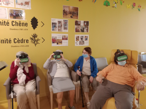 Casques de réalité virtuelle à l'EHPAD Les Coteaux
