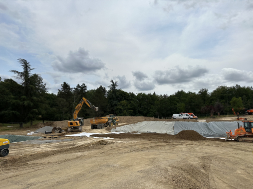 Chantier de reconstruction du SSR La Colline Ensoleillée, opération de terrassement