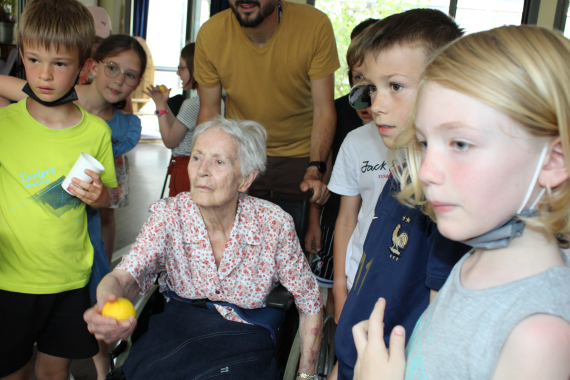 EHPAD La Chênaie Visite des élèves de l'école de la Commune